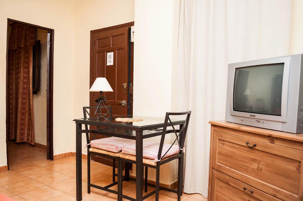 Pension La Montorena Σεβίλλη Εξωτερικό φωτογραφία